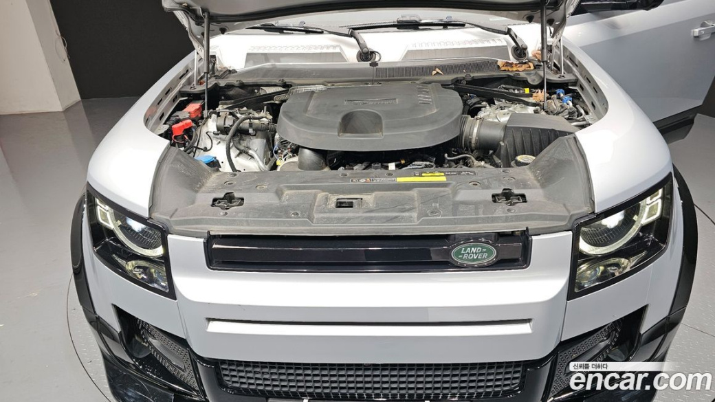 Land Rover Defender 90 D250 SE, 2022