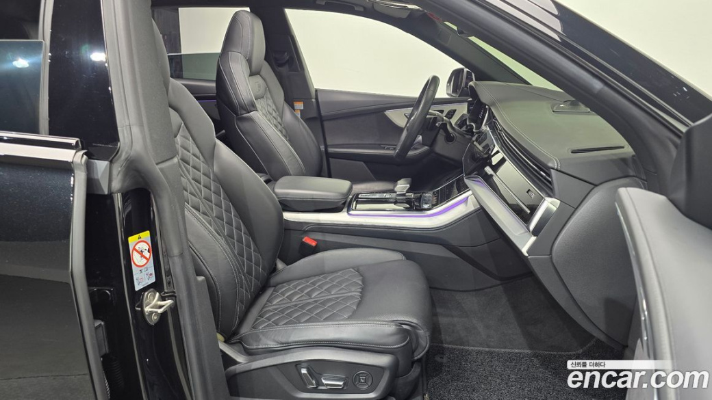 Audi Q8 55 TFSI Quattro Premium, 2023