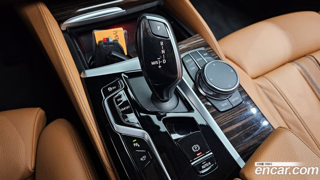 BMW 5-Series 520i Luxury, 2023