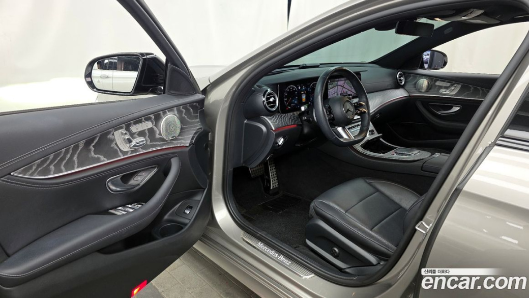 Mercedes-Benz E-Class E350 4MATIC AMG Line, 2023