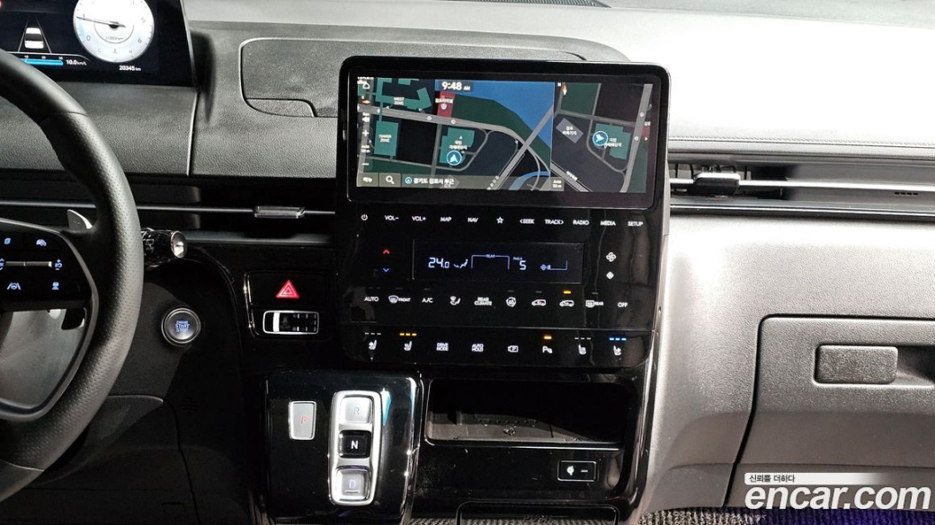 Hyundai Staria 4WD Lounge 9-Seater, 2025
