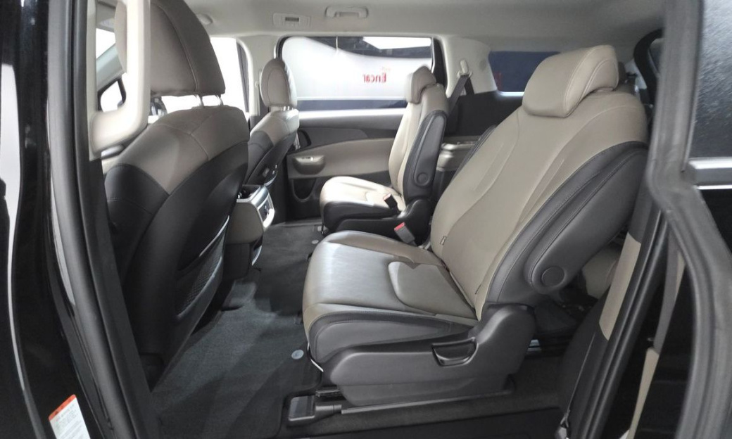 Kia Carnival 9-Seater Prestige, 2025