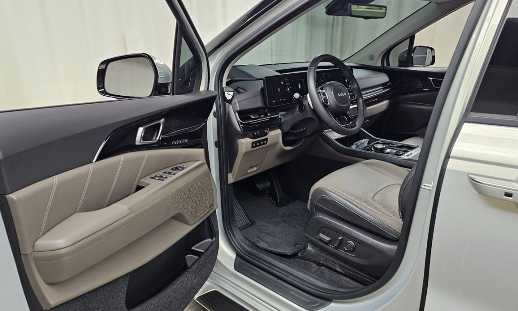 Kia Carnival 7-Seater Signature, 2025