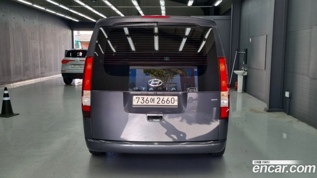 Hyundai Staria 4WD Tourer 11-Seater, 2022
