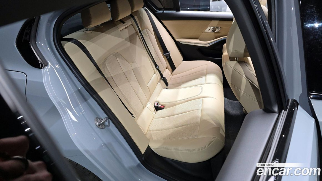 BMW 3-Series 320i M Sport, 2023