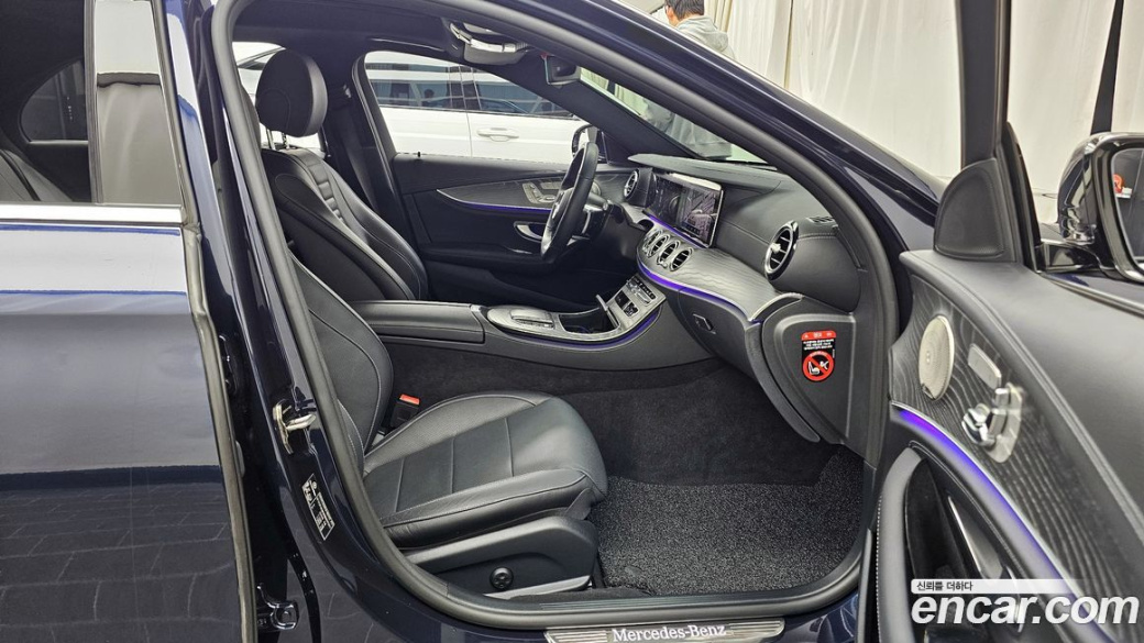 Mercedes-Benz E-Class E350 4MATIC AMG Line, 2022