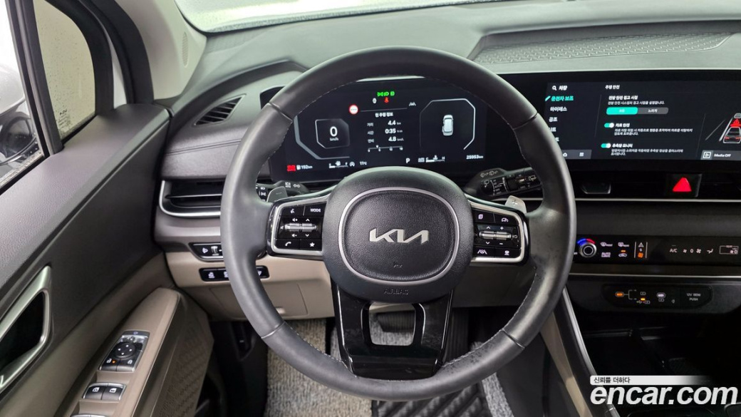Kia Carnival 9-Seater Prestige, 2024