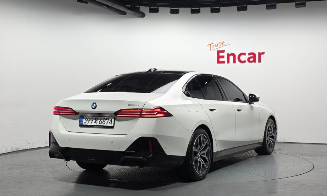 BMW 5-Series 520i M Sport, 2025
