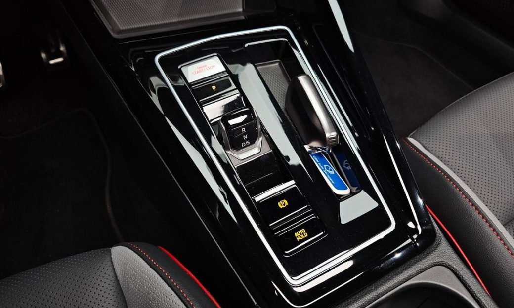 Volkswagen Golf 2.0 GTI, 2024