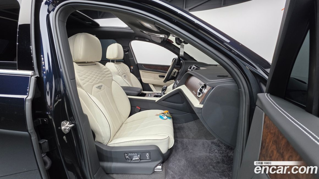 Bentley Bentayga 4.0 V8 EWB First Edition, 2025