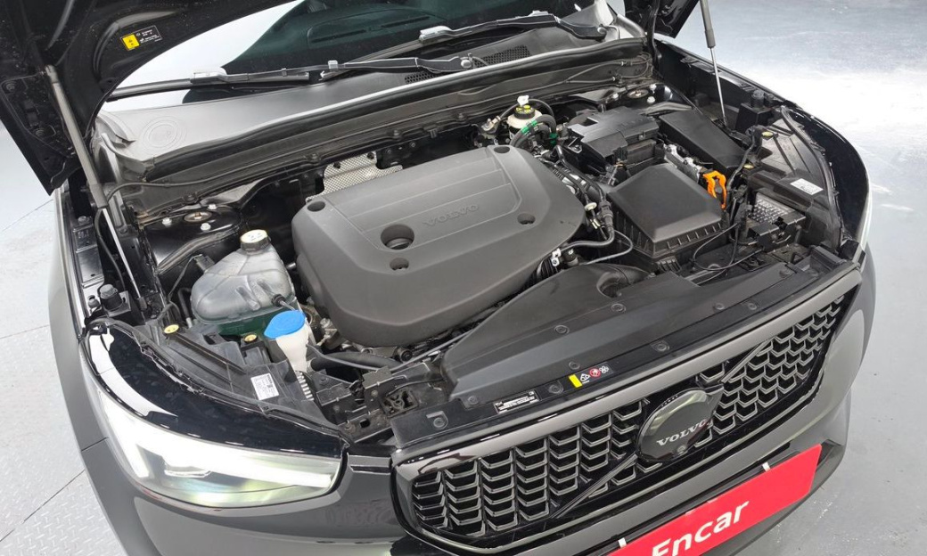 Volvo XC40 B4 Black Edition, 2025