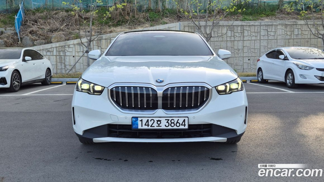 BMW 5-Series 520i, 2024