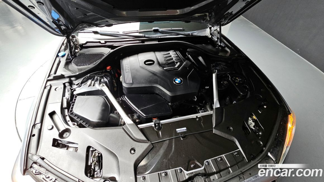 BMW 5-Series 530i Luxury, 2023
