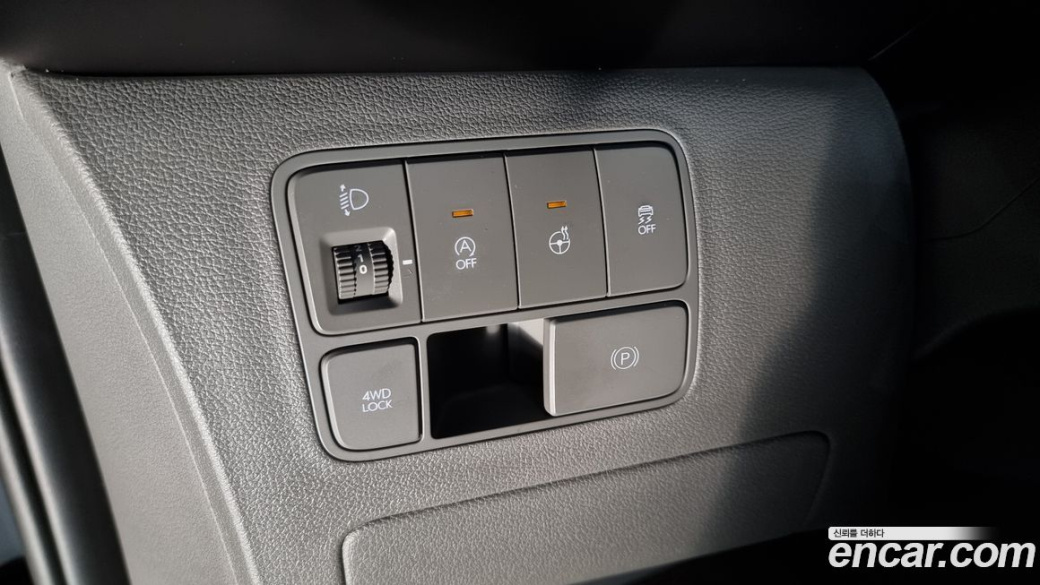 Hyundai Staria 4WD Lounge 7-Seater, 2023