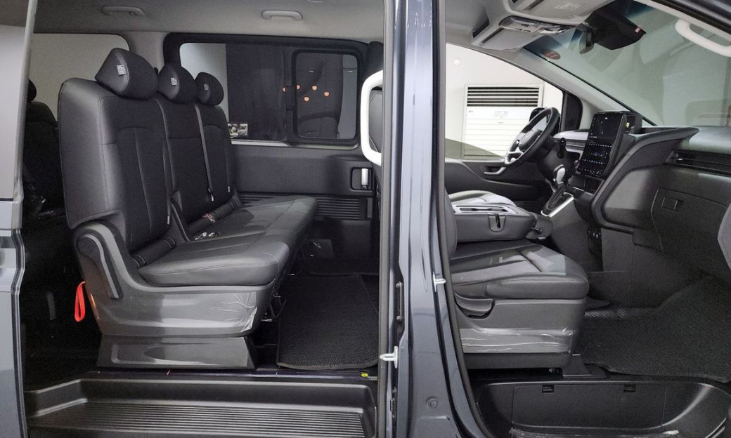 Hyundai Staria Tourer 9-Seater, 2025