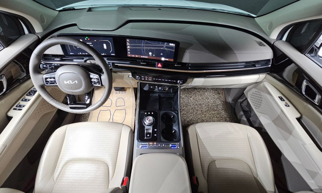 Kia Carnival 7-Seater Signature, 2024