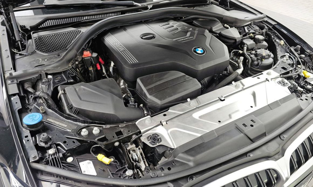 BMW 3-Series 320i, 2024