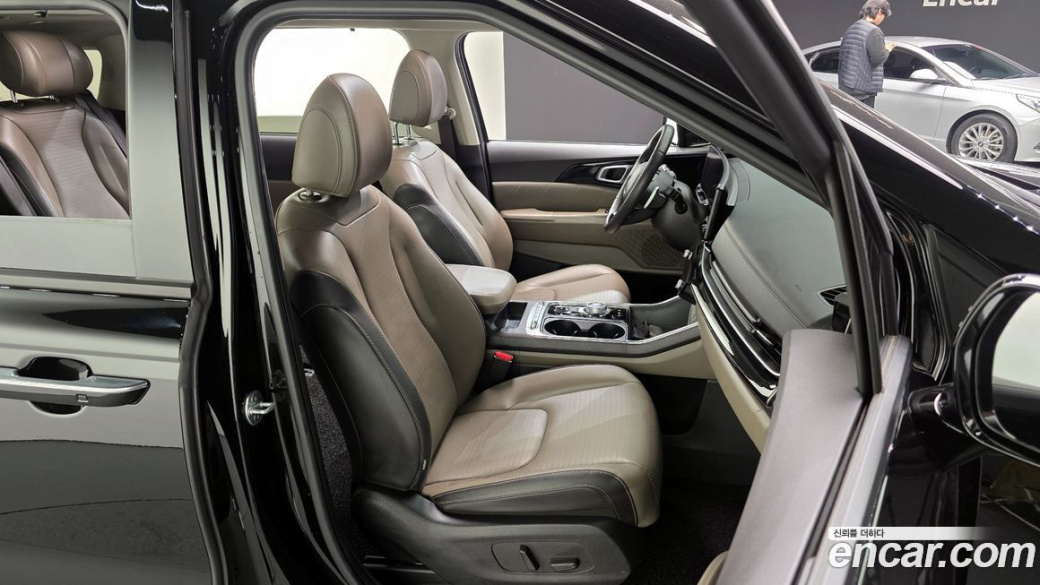 Kia Carnival 7-Seater Gravity, 2024