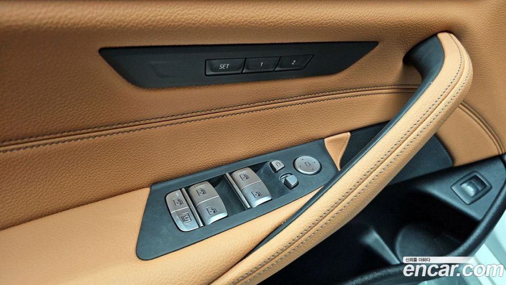 BMW 5-Series 520i Luxury, 2023