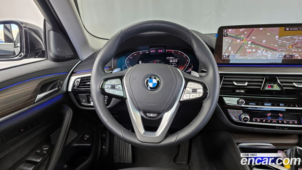 BMW 5-Series 530i Luxury, 2023