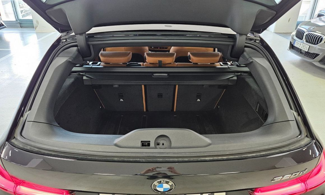 BMW 3-Series 320d Touring M Sport, 2025