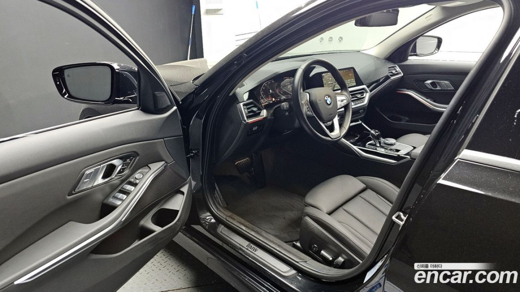 BMW 3-Series 320i, 2022