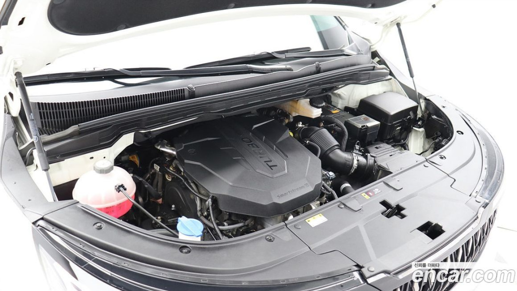 Kia Carnival 9-Seater Signature, 2024