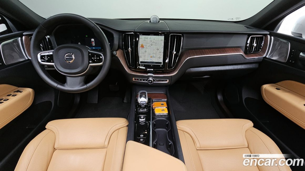 Volvo XC60 B5 Ultimate Bright, 2024
