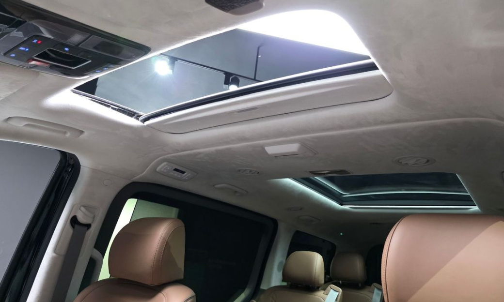 Hyundai Staria 4WD Lounge 9-Seater, 2023