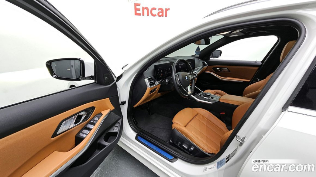 BMW 3-Series 320i Touring, 2023
