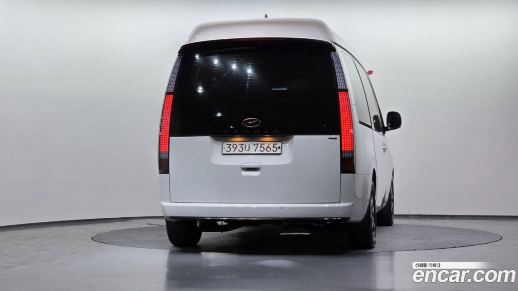 Hyundai Staria 4WD Lounge 7-Seater, 2023