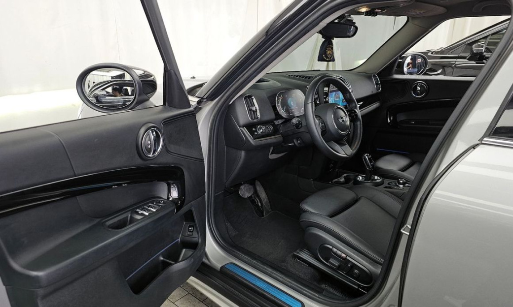 Mini Countryman Classic Plus Launch Pack, 2023