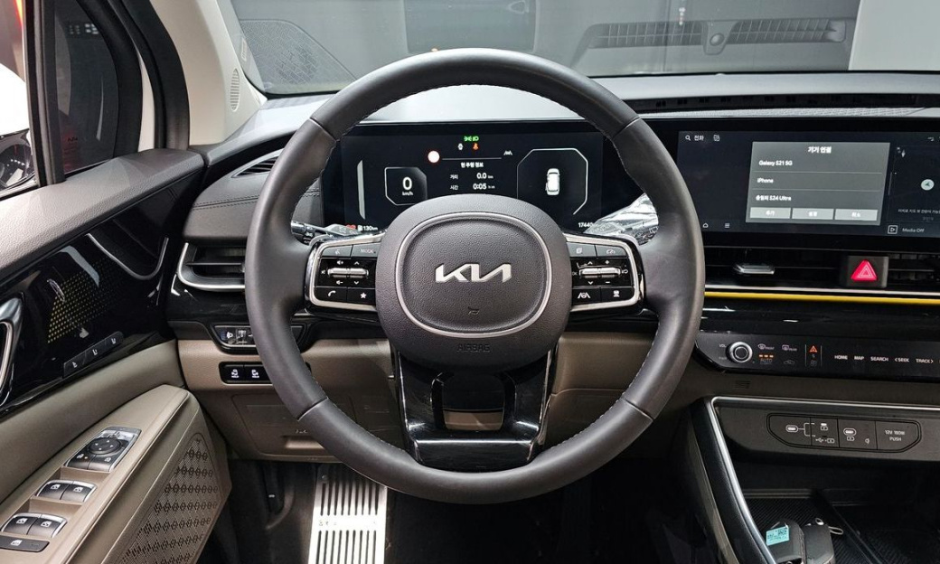 Kia Carnival 9-Seater Signature, 2024
