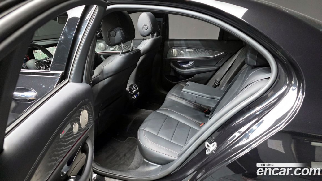 Mercedes-Benz E-Class E350 4MATIC AMG Line, 2023