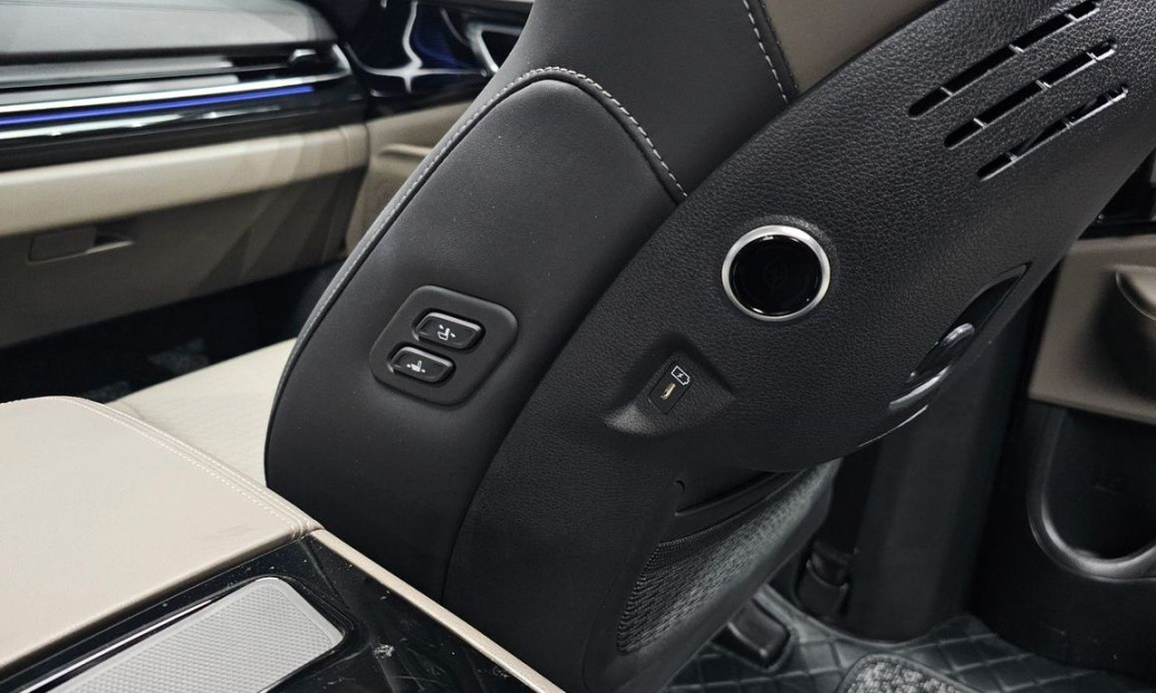 Kia Carnival 9-Seater Gravity, 2025