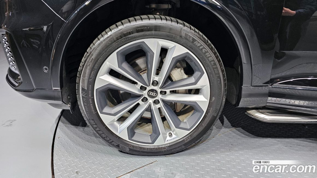Audi Q7 55 TFSI Quattro Premium, 2023