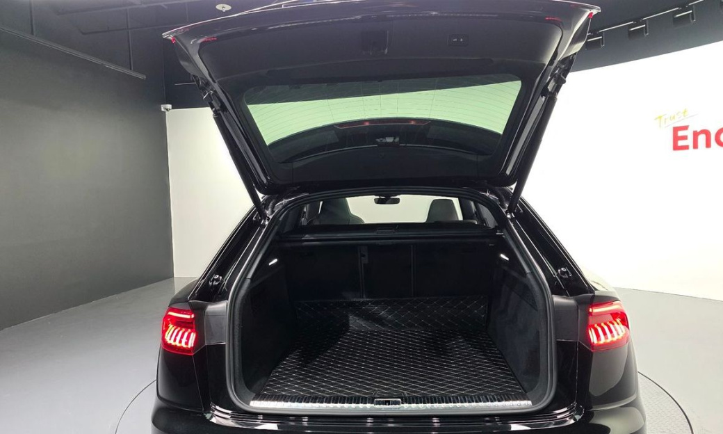 Audi Q8 55 TFSI Quattro Premium, 2023