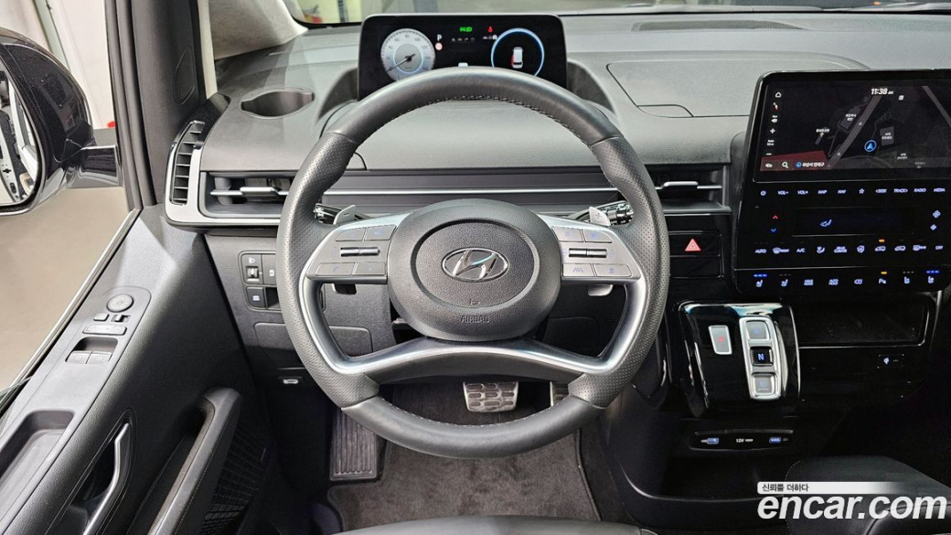 Hyundai Staria 4WD Camper, 2023