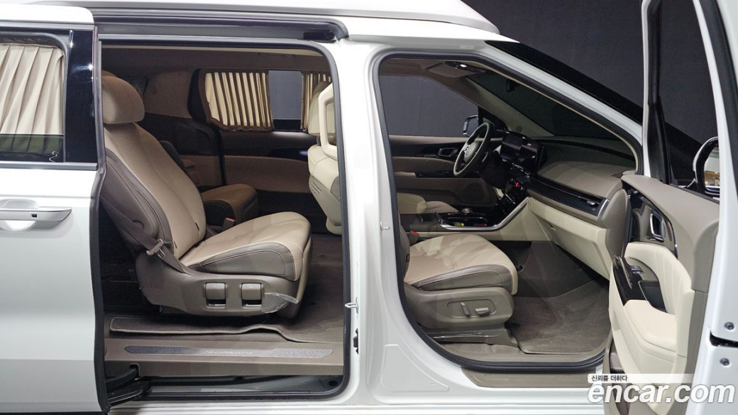 Kia Carnival 7-Seater Hi-Limousine, 2023