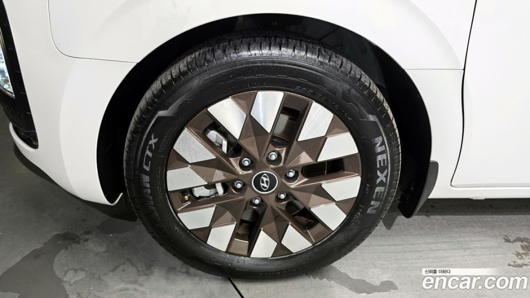 Hyundai Staria 2WD Camping Car, 2024