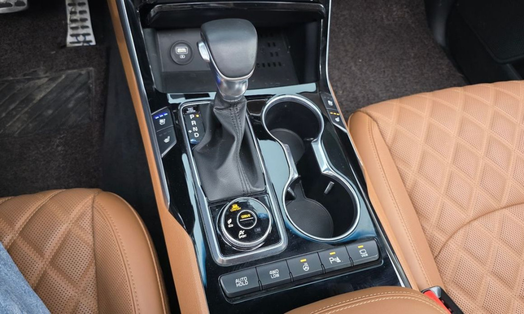 Kia Mohave Diesel 3.0 4WD 6-Seater, 2022