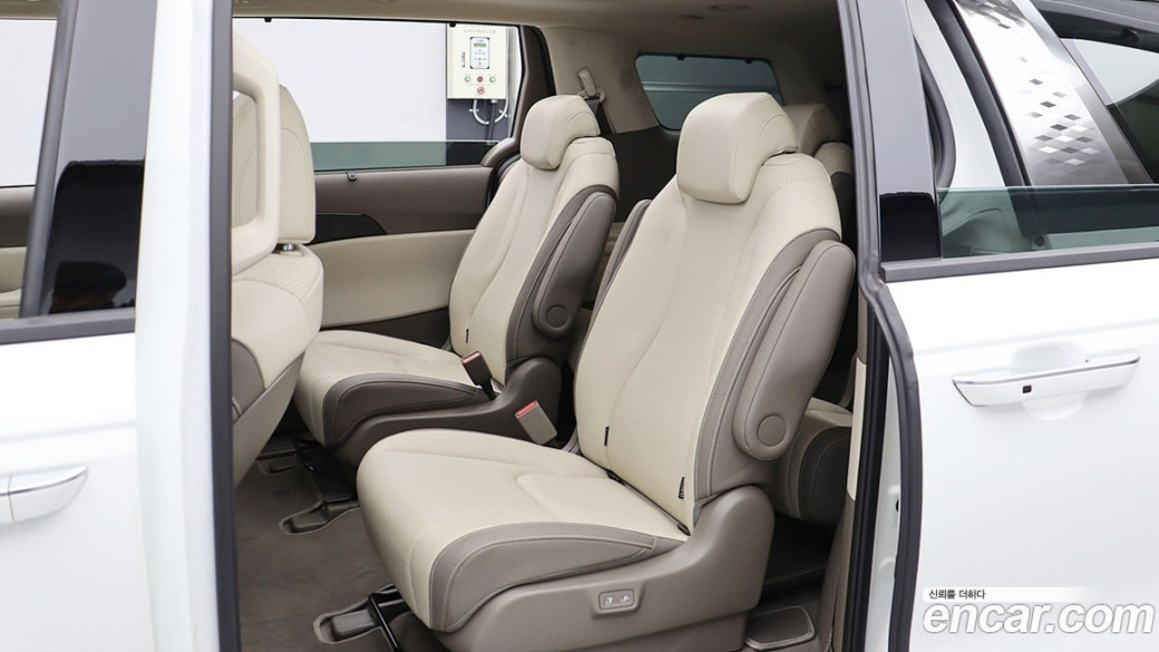 Kia Carnival 9-Seater Signature, 2024