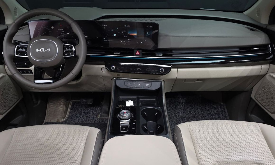 Kia Carnival 9-Seater Signature, 2024