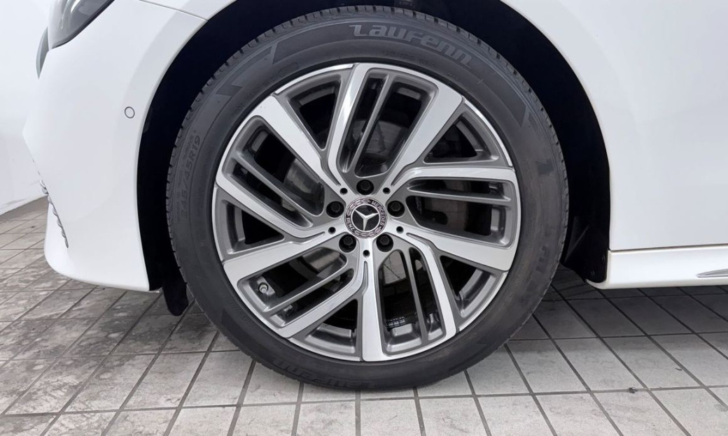 Mercedes-Benz E-Class E220d 4MATIC Exclusive, 2024