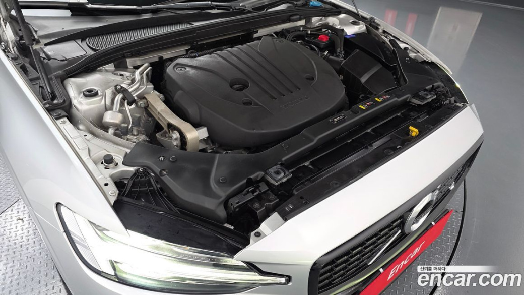 Volvo S60 B5 R-Design, 2022