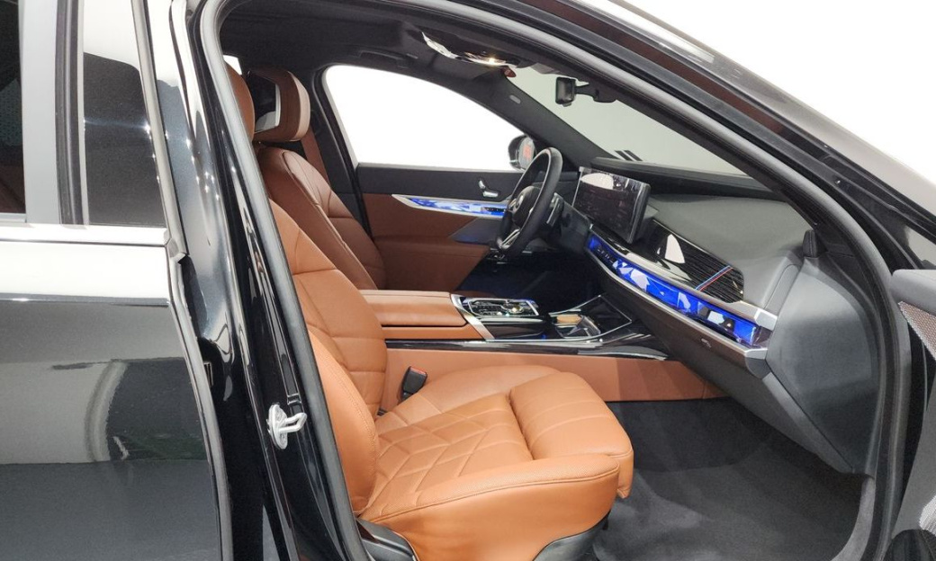 BMW 7-Series 740i xDrive M Sport, 2025