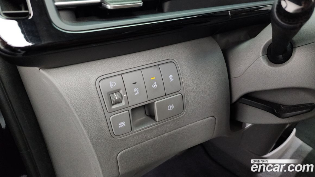 Hyundai Staria 4WD Lounge 9-Seater, 2022