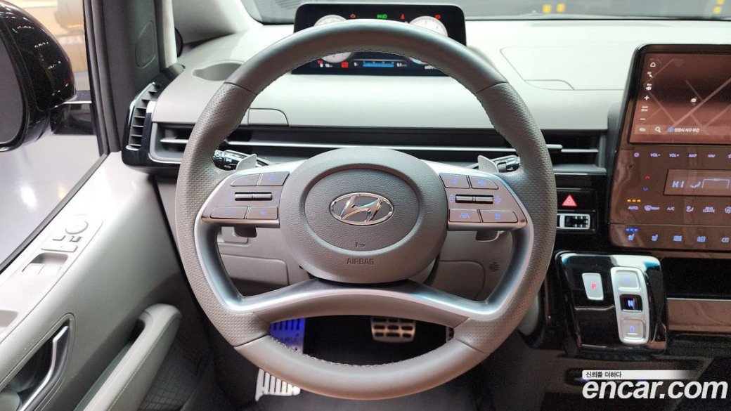 Hyundai Staria 4WD Lounge 9-Seater, 2023