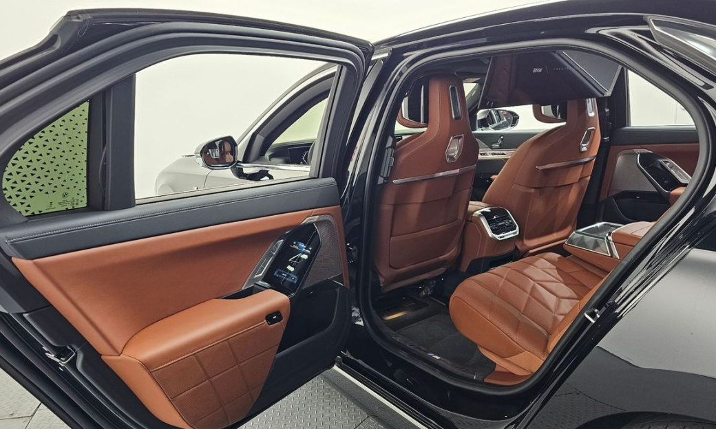 BMW 7-Series 740i xDrive M Sport, 2025