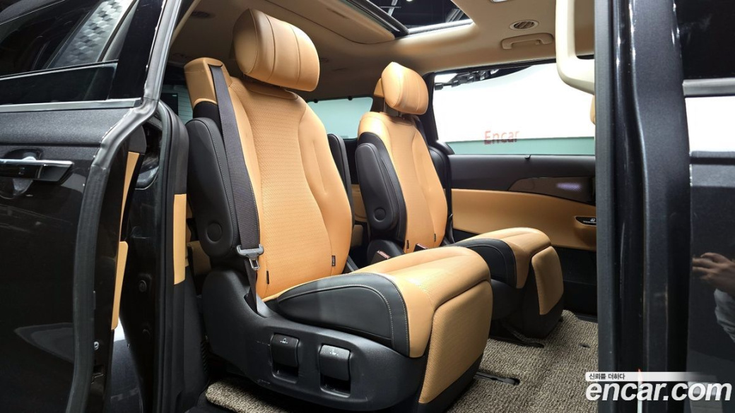 Kia Carnival 7-Seater Signature, 2023